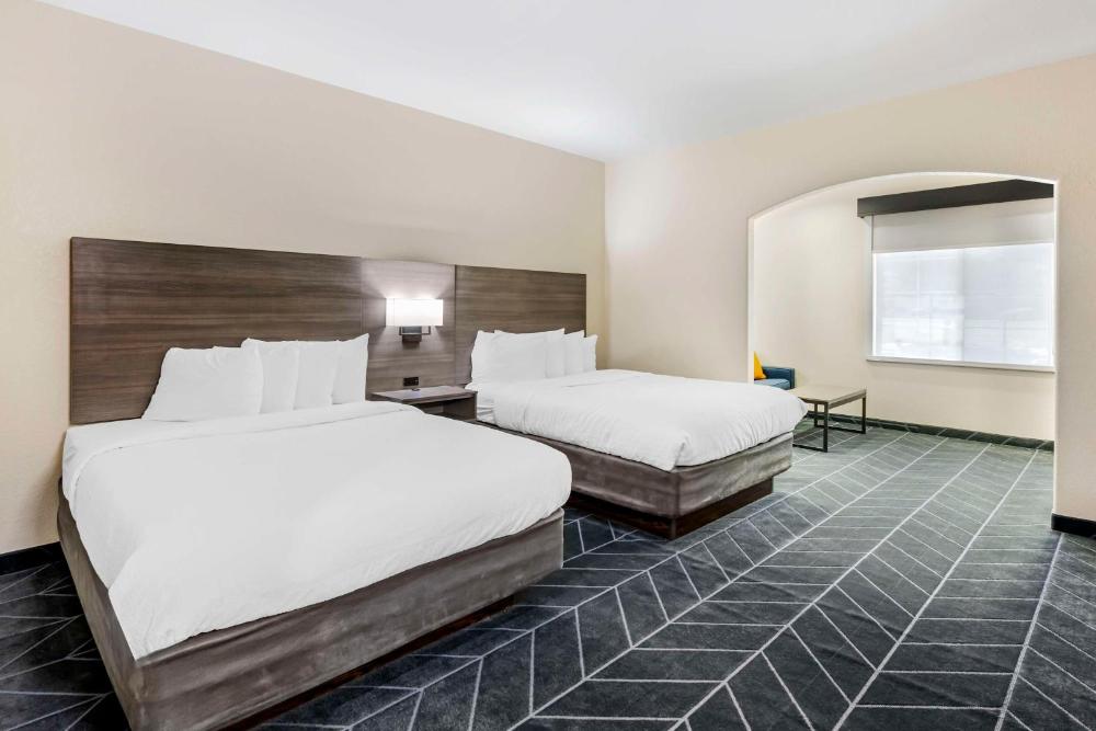 Queen Room with Two Queen Beds - Non-Smoking interior